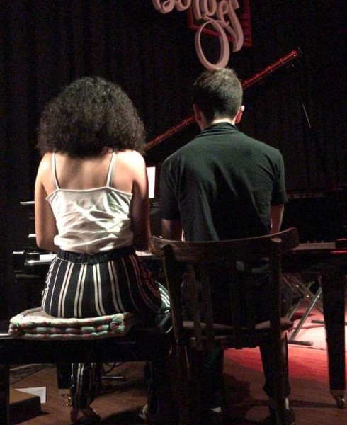 Martina y Julián tocando "Alfonsina y el Mar".